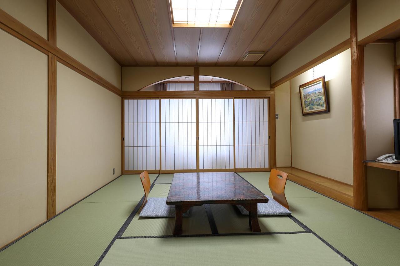 Tsukasaya Ryokan Цуруока Экстерьер фото