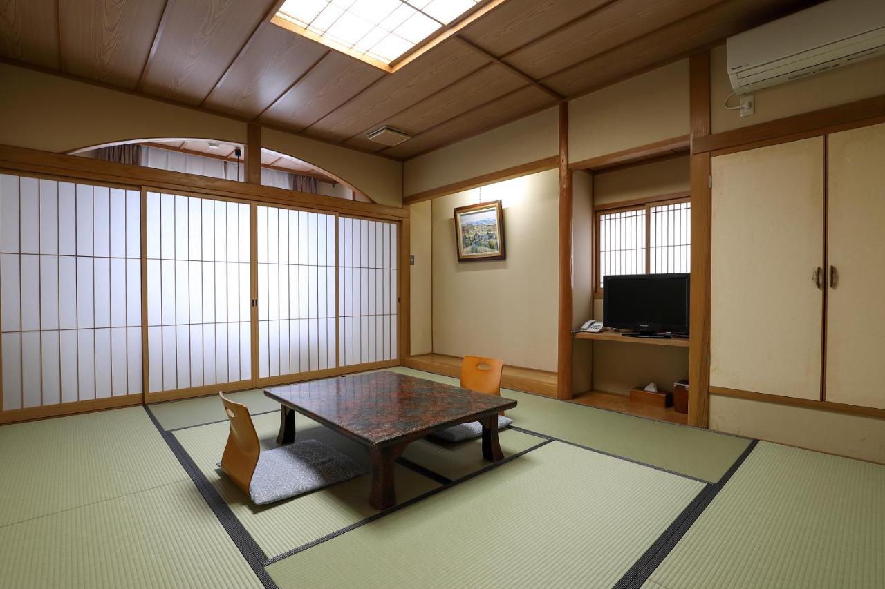 Tsukasaya Ryokan Цуруока Экстерьер фото