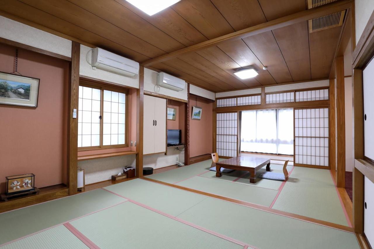 Tsukasaya Ryokan Цуруока Экстерьер фото