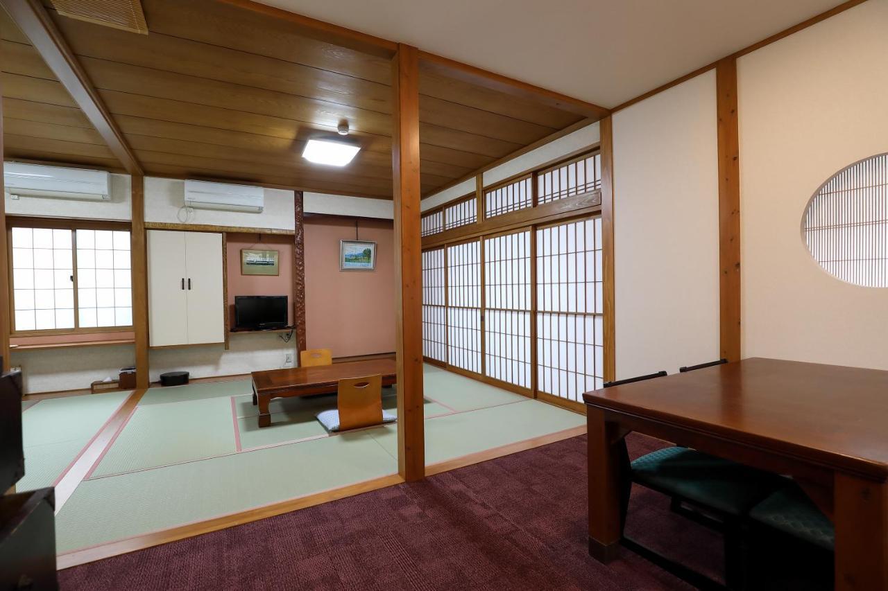 Tsukasaya Ryokan Цуруока Экстерьер фото